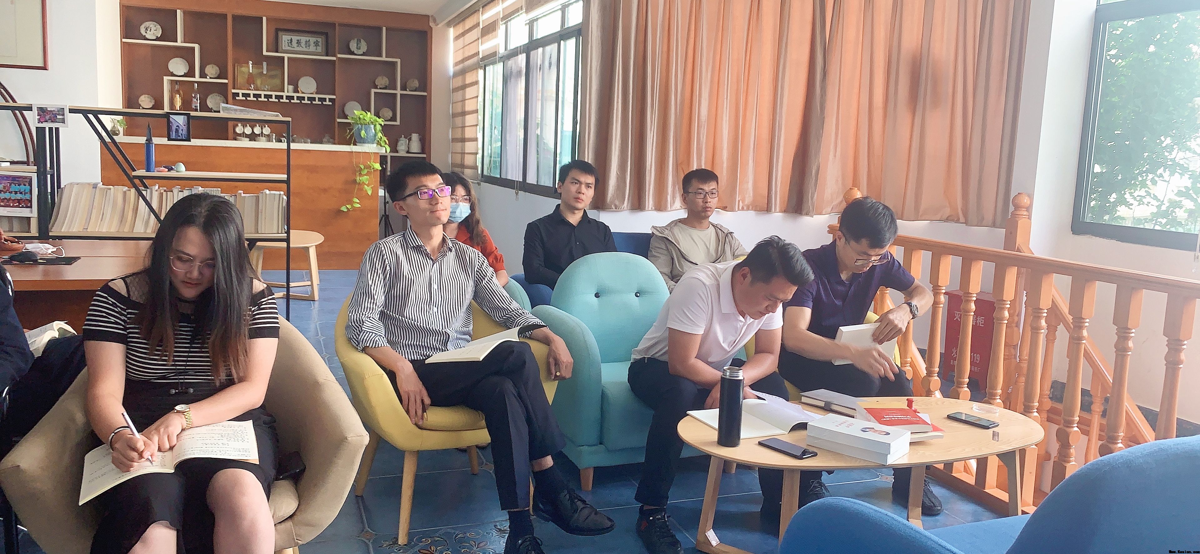 云南海泰廌合律师事务所召开第二次律师行业突出问题专项治理学习会议